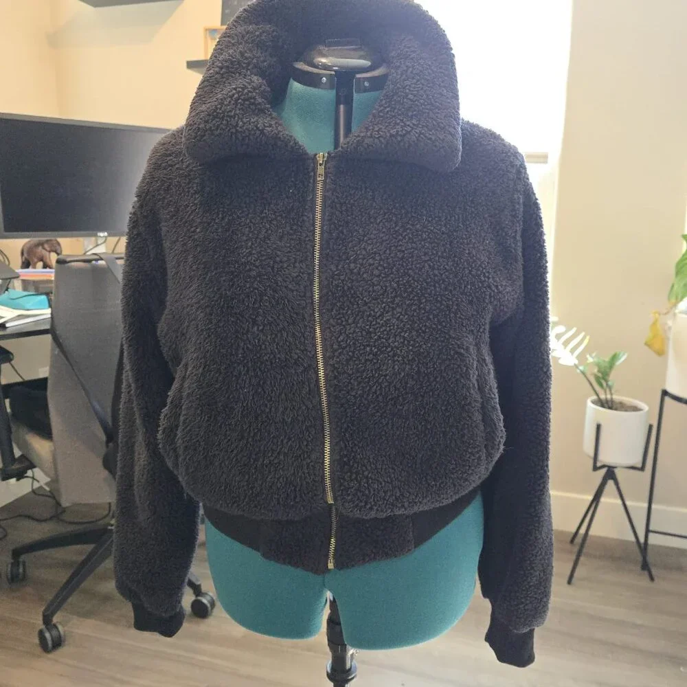 Fancyinn Black Sherpa‎ Cropped Jacket Size L